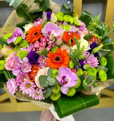 pastel tonlarında kutu gül aranjmanı Çiçeği & Ürünü Kesme Orkide ve Kır Çiçeklerinden Buket 