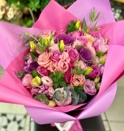 pastel tonlarında kır Çiçekleri buketi Çiçeği & Ürünü Pembe Gül ve Kır Çiçeklerinde Buket 