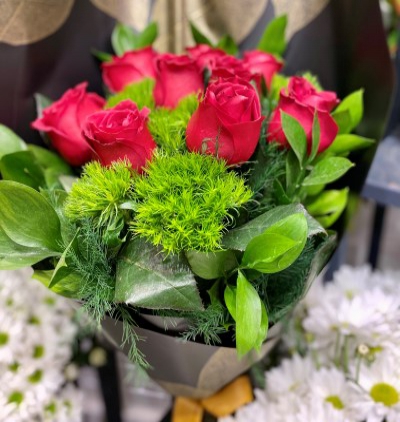 beyaz kazabilanka ve Şebboy buketi Çiçeği & Ürünü 9 Kırmızı Gül Buket 