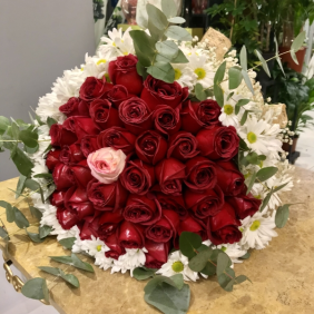  Antalya Çiçek Siparişi Kırmızı Pembe Güllerden ve Beyaz Papatya Buketi